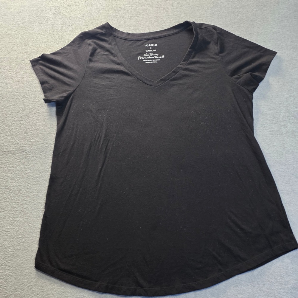 Torrid Womens 2X Black V Neck Short Sleeve Classic Fit Basic T Shirt Tee